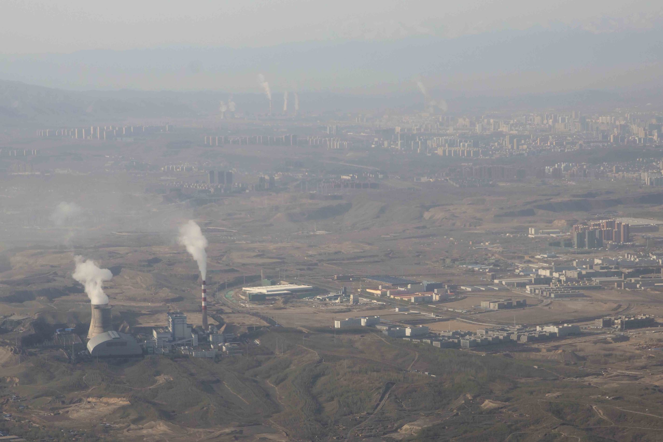 EU calls on China to stop building coal plants and contribute to a climate fund for poor nations