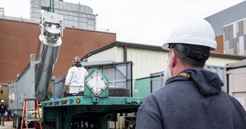 Oak Ridge National Laboratory begins examining fuel rods from Global Nuclear Fuel